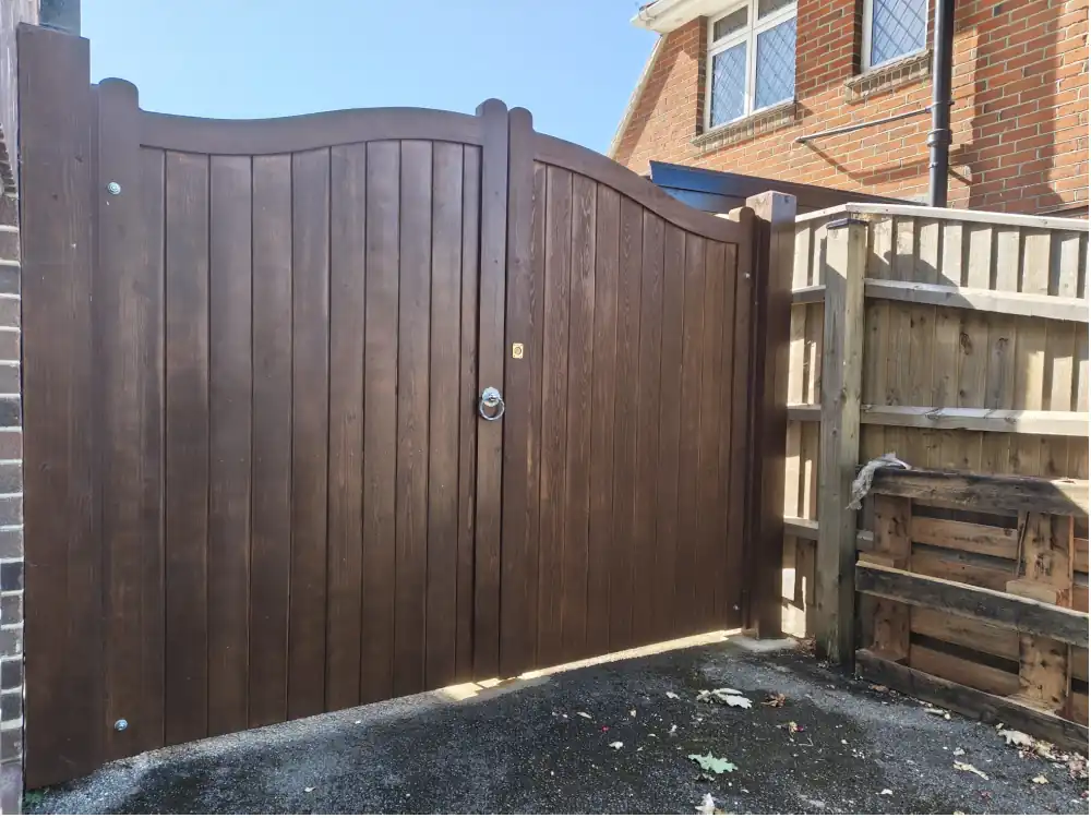 finished gate installation Mals finished gate installation