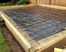 Mal built his raised cabin base in 3 bays with steel mesh